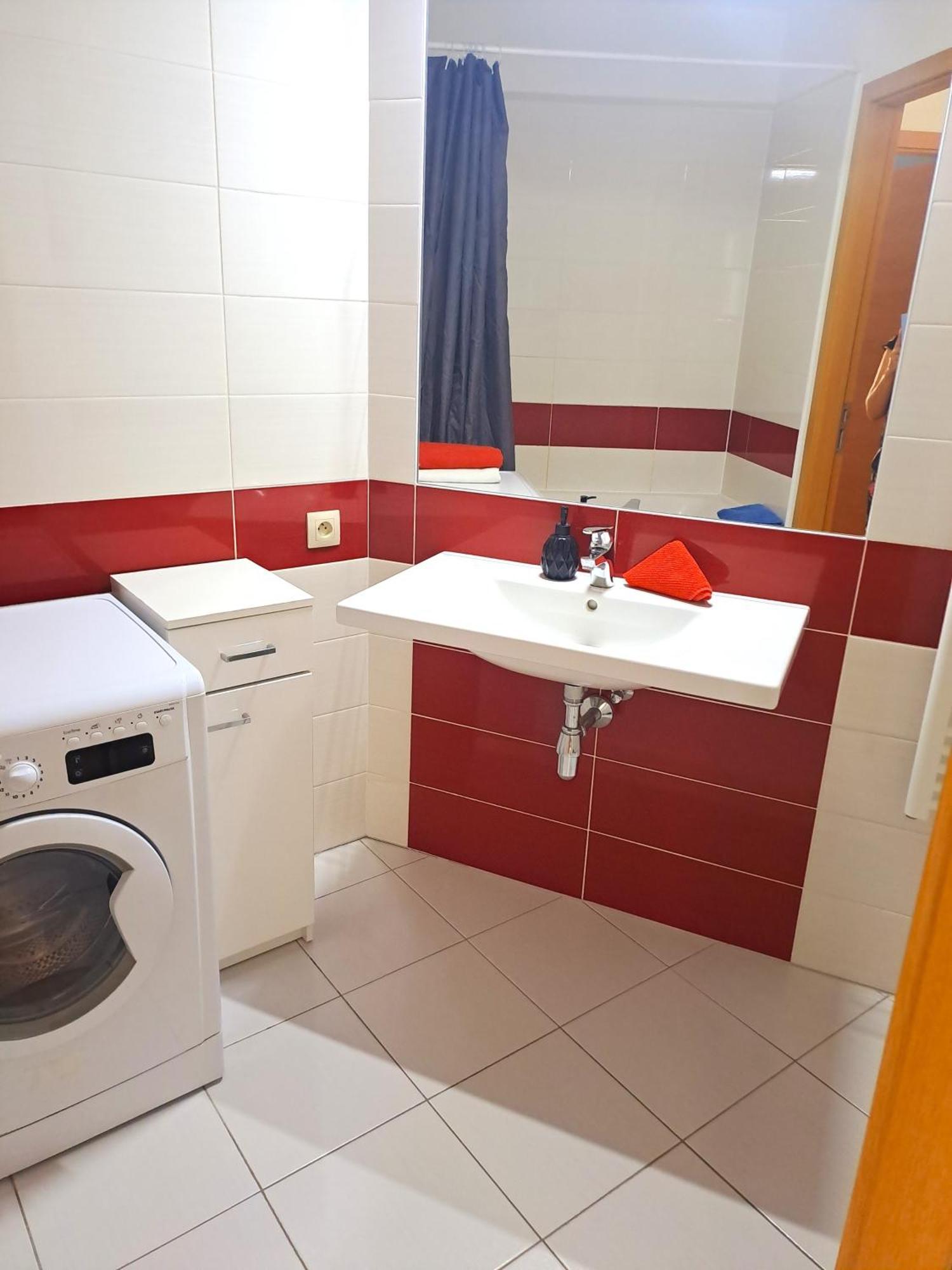 Free Garage Parking!!! Stylish Getaway In Prime Bratislava Location - By The Danube And Old Town Apartman Kültér fotó